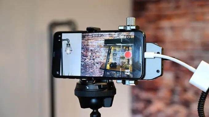 quay video cinematic bằng iPhone 15 Pro Max